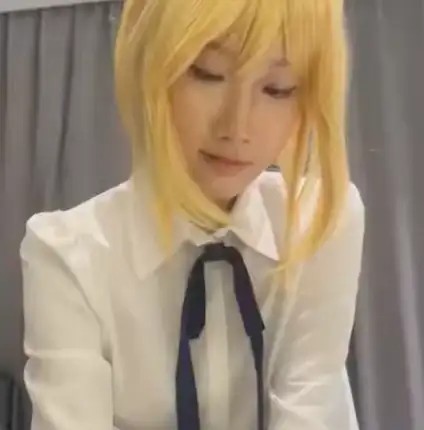 女黄毛